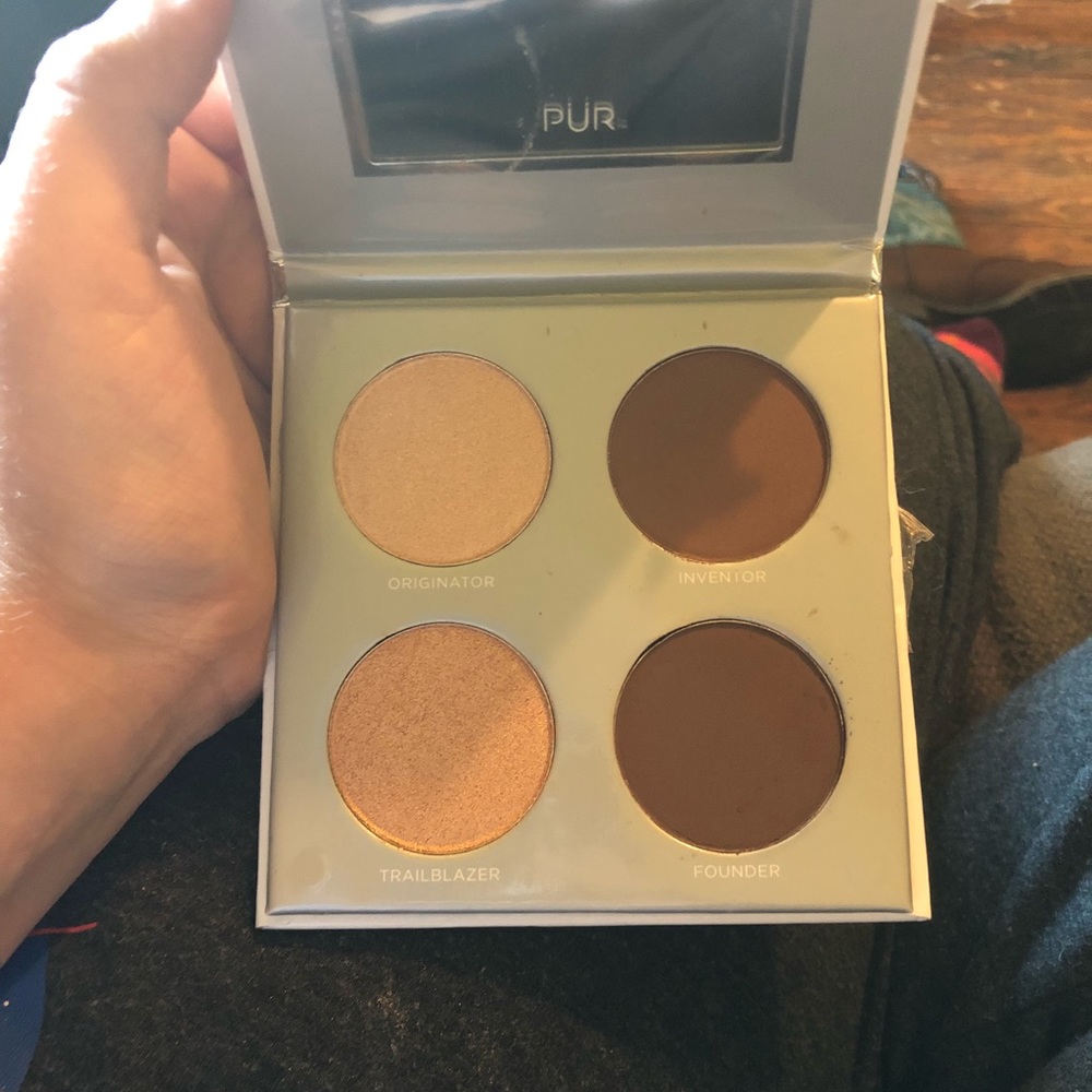 Highlighter and contour palette